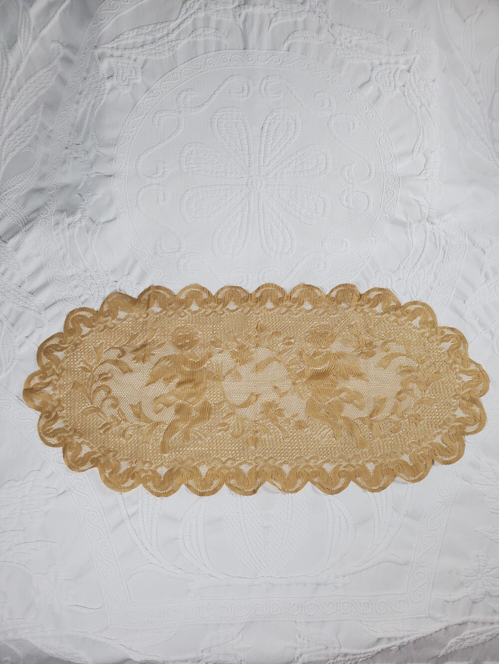 Vintage Heritage Lace "Windsor" Angel Cherub Motif Oblong Table Runner